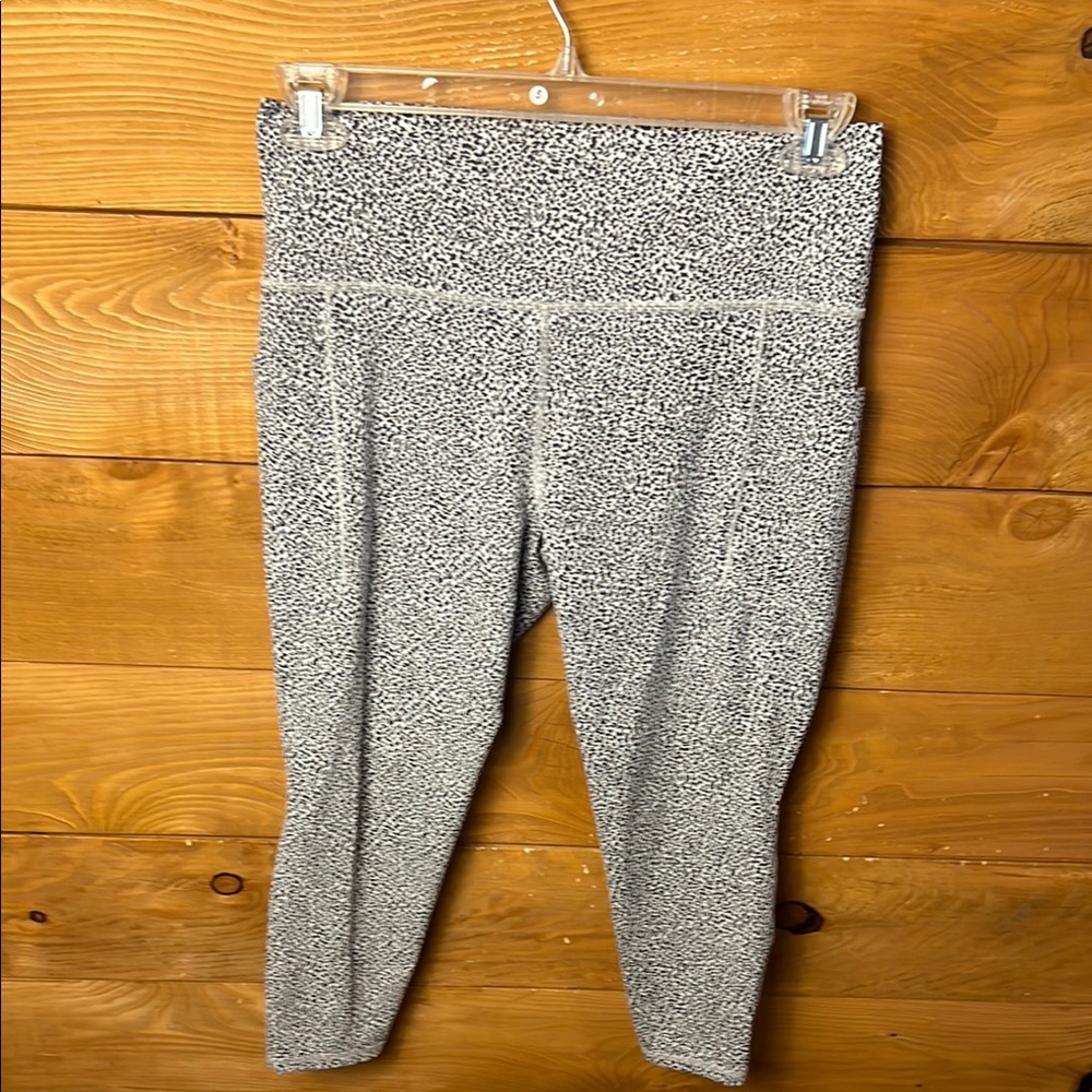 Athleta Salutation Stash Pocket II Women’s Textured 7/8 Tight Black/Sea Salt Lg